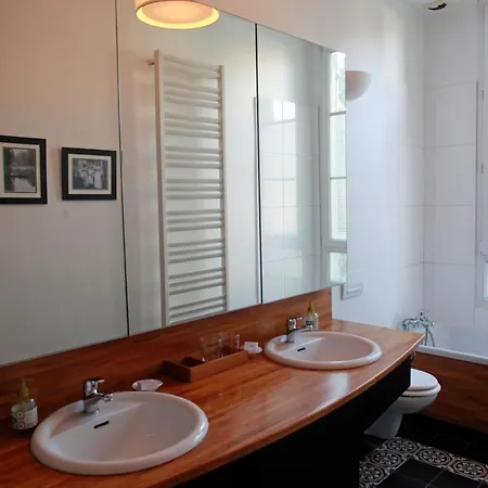 Les De Mathilde לינה וארוחת בוקר 3*