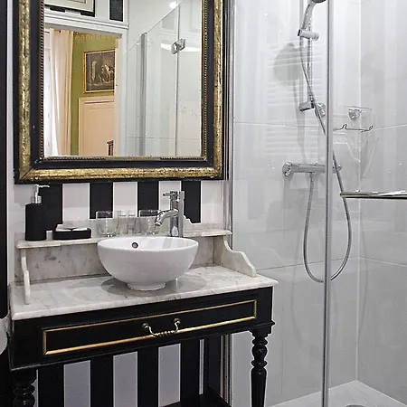 Les De Mathilde 3* アンジェ