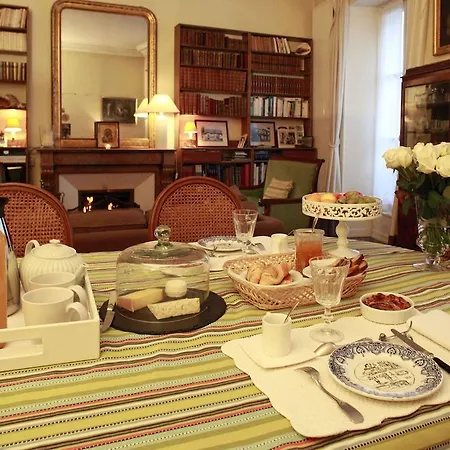 לינה וארוחת בוקר Les De Mathilde 3*