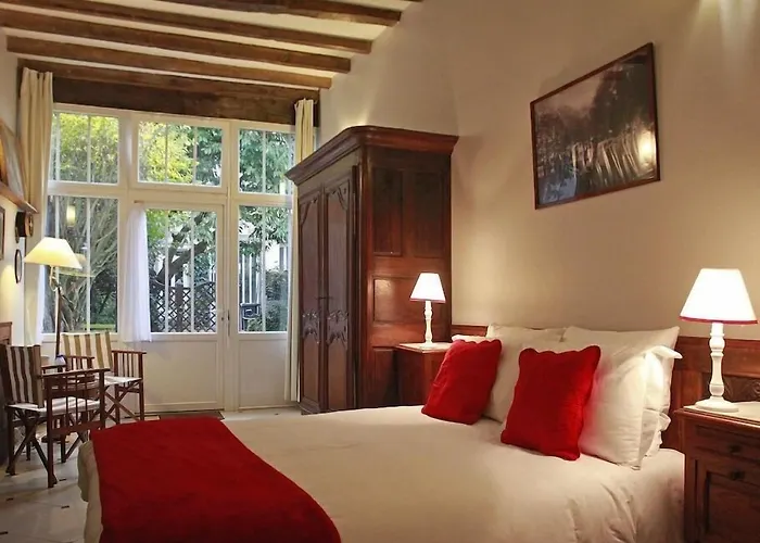 马蒂尔德尚布尔酒店 3* 昂热